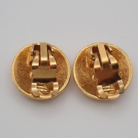 CHANEL CC Logo Round Button Earrings 96A Clip-On Gold GHW France Vintage - Picture 4 of 9